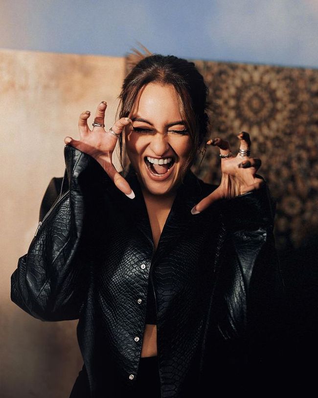 Colorful Clicks Of Sonakshi Sinha